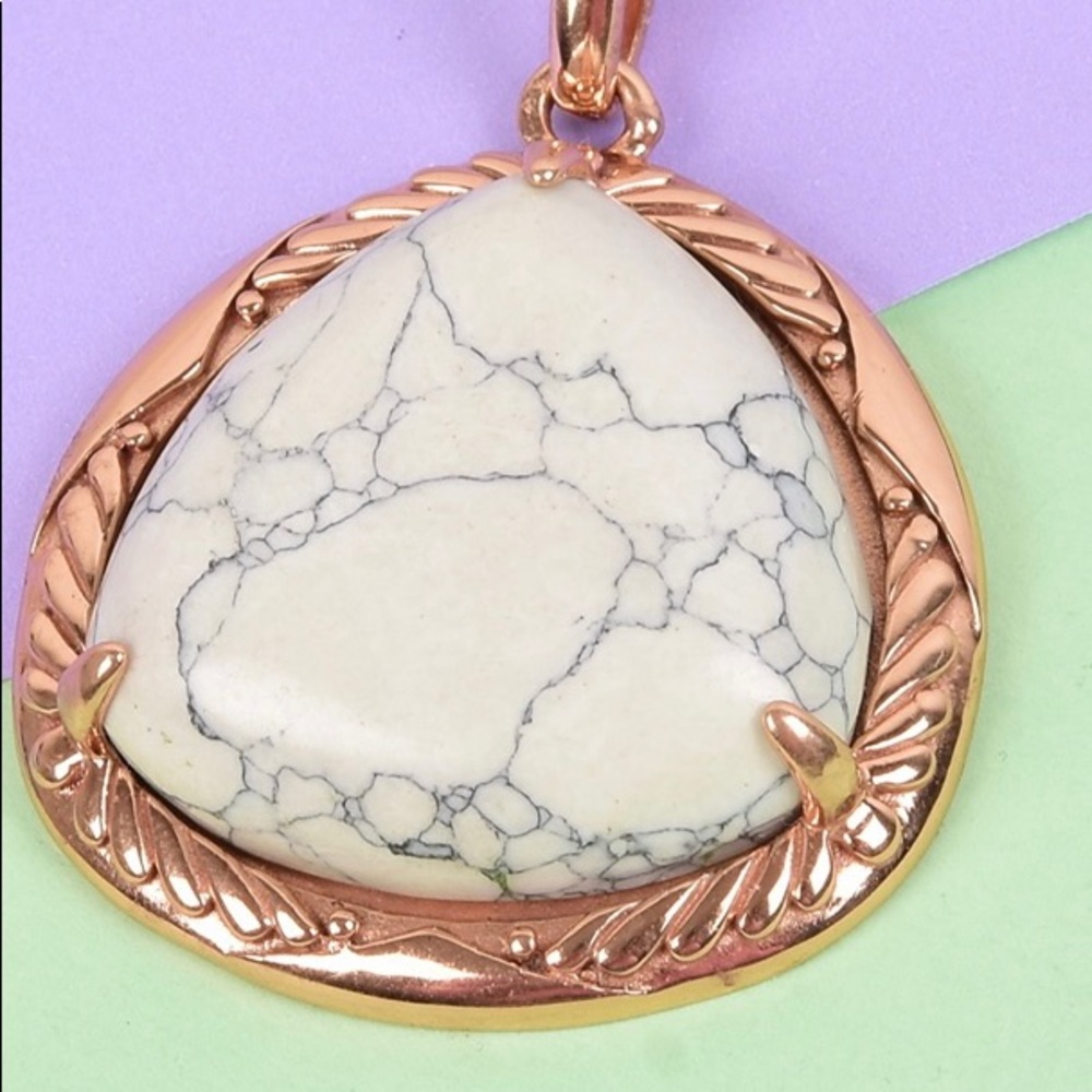 50 ctw White Howlite Pendant Necklace 20 Inch
